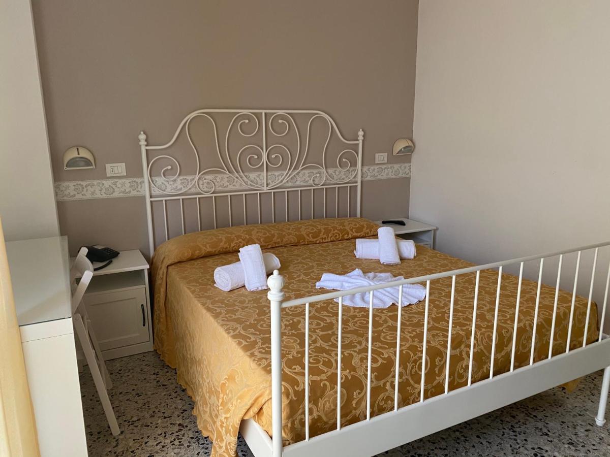 Hotel Modenese Riccione Esterno foto