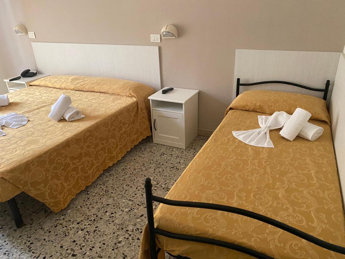 Hotel Modenese Riccione Esterno foto