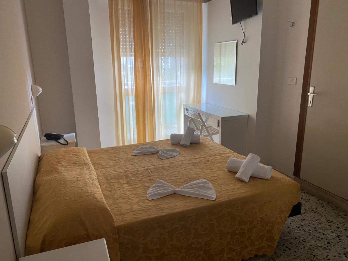 Hotel Modenese Riccione Esterno foto