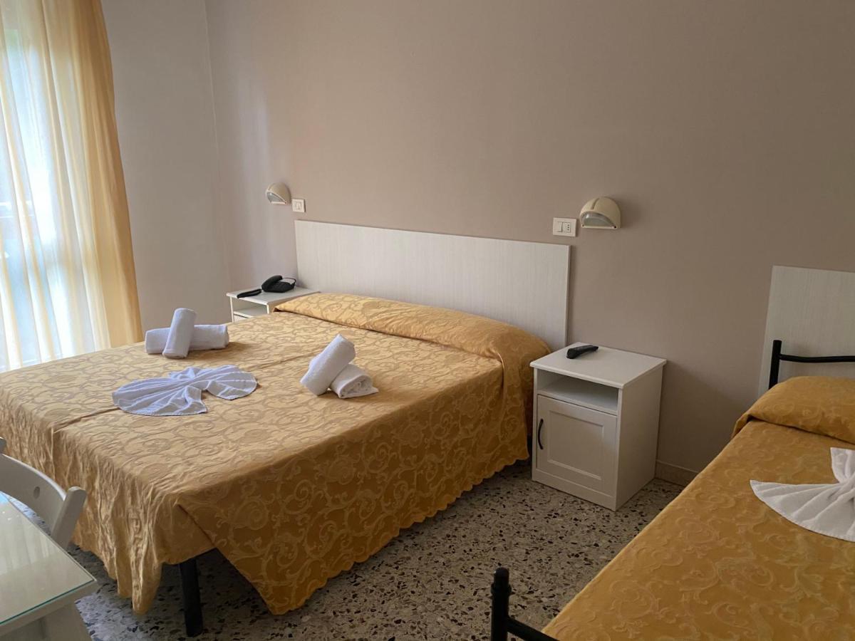 Hotel Modenese Riccione Esterno foto