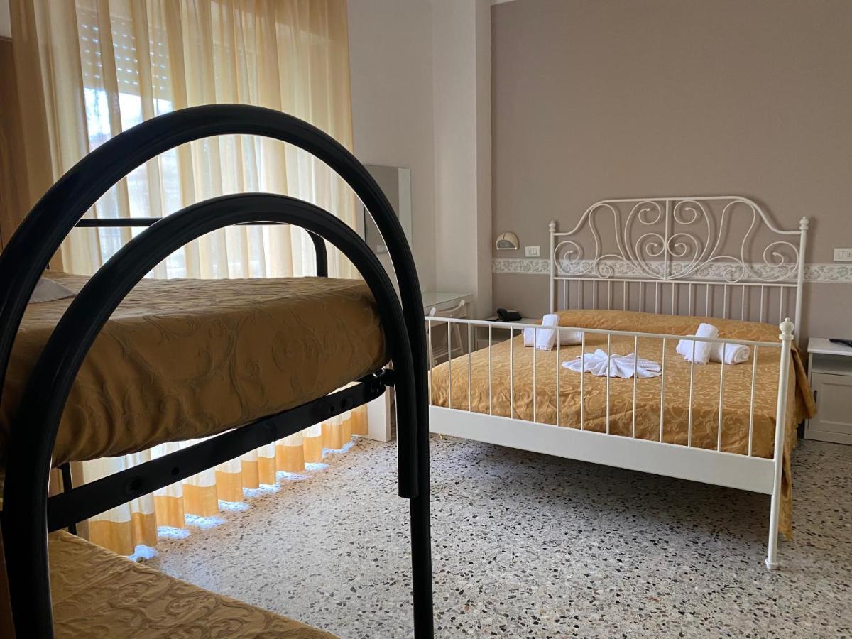 Hotel Modenese Riccione Esterno foto