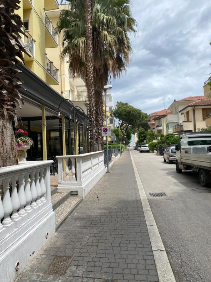 Hotel Modenese Riccione Esterno foto
