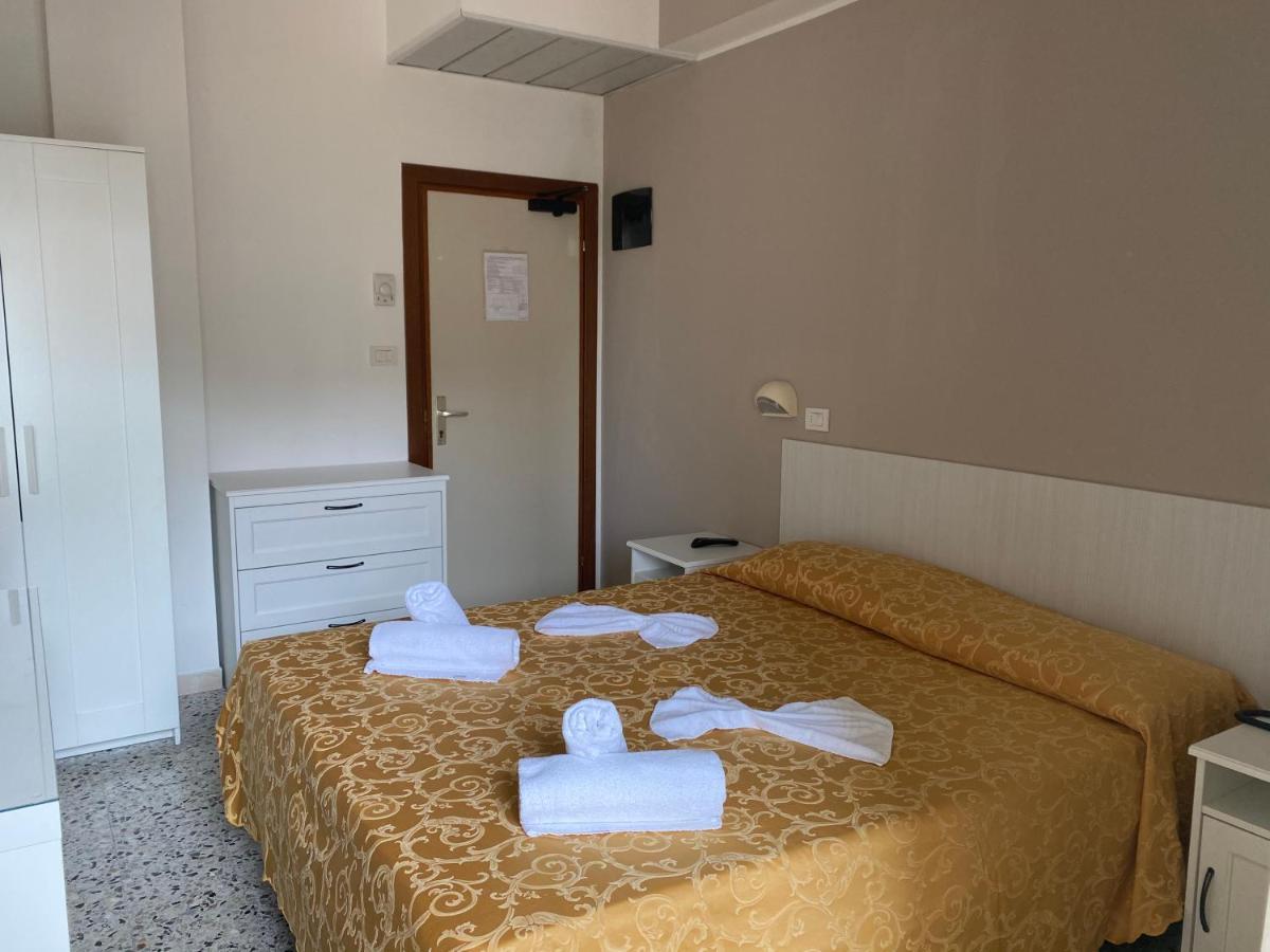 Hotel Modenese Riccione Esterno foto