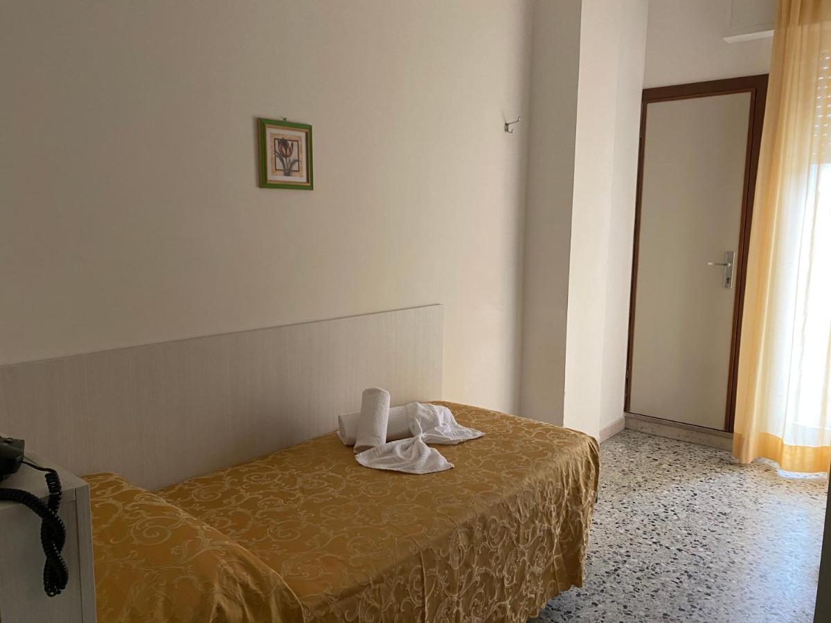 Hotel Modenese Riccione Esterno foto