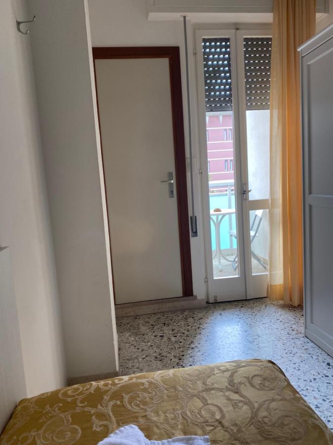 Hotel Modenese Riccione Esterno foto