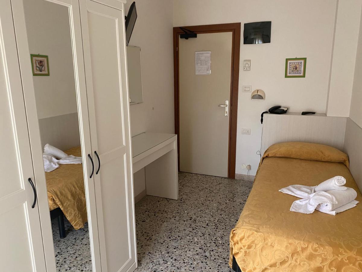 Hotel Modenese Riccione Esterno foto