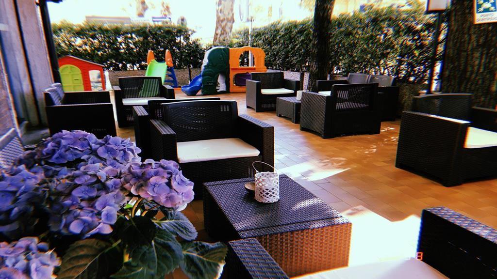 Hotel Modenese Riccione Esterno foto